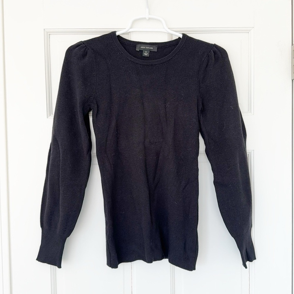 ANN TAYLOR ribbed knit sweater size XS black puff shoulder longsleeve